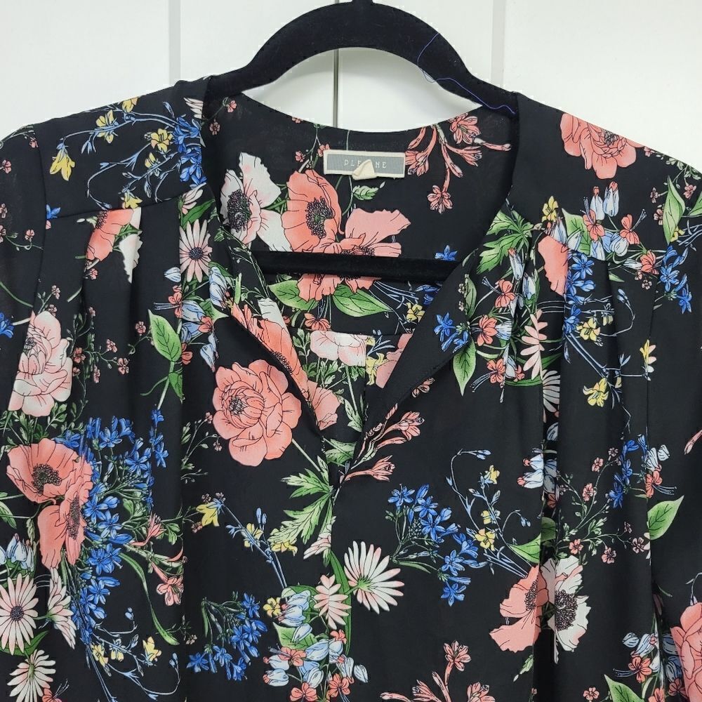 Pleione floral blouse size medium - Picture 3 of 8
